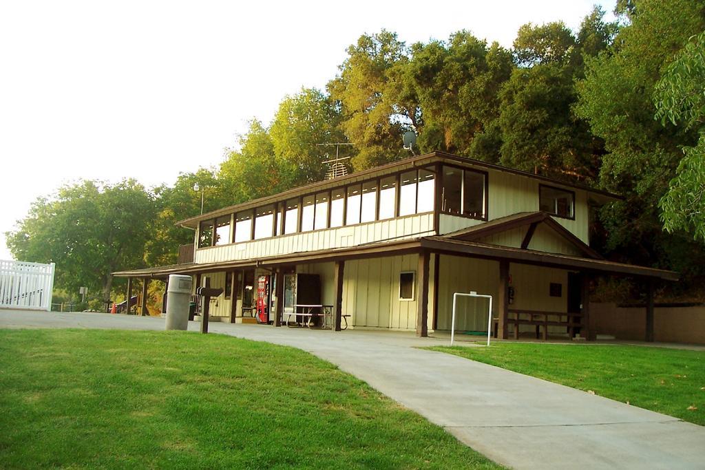 Morgan Hill Camping Resort Cabin 2 San Martin Exterior foto